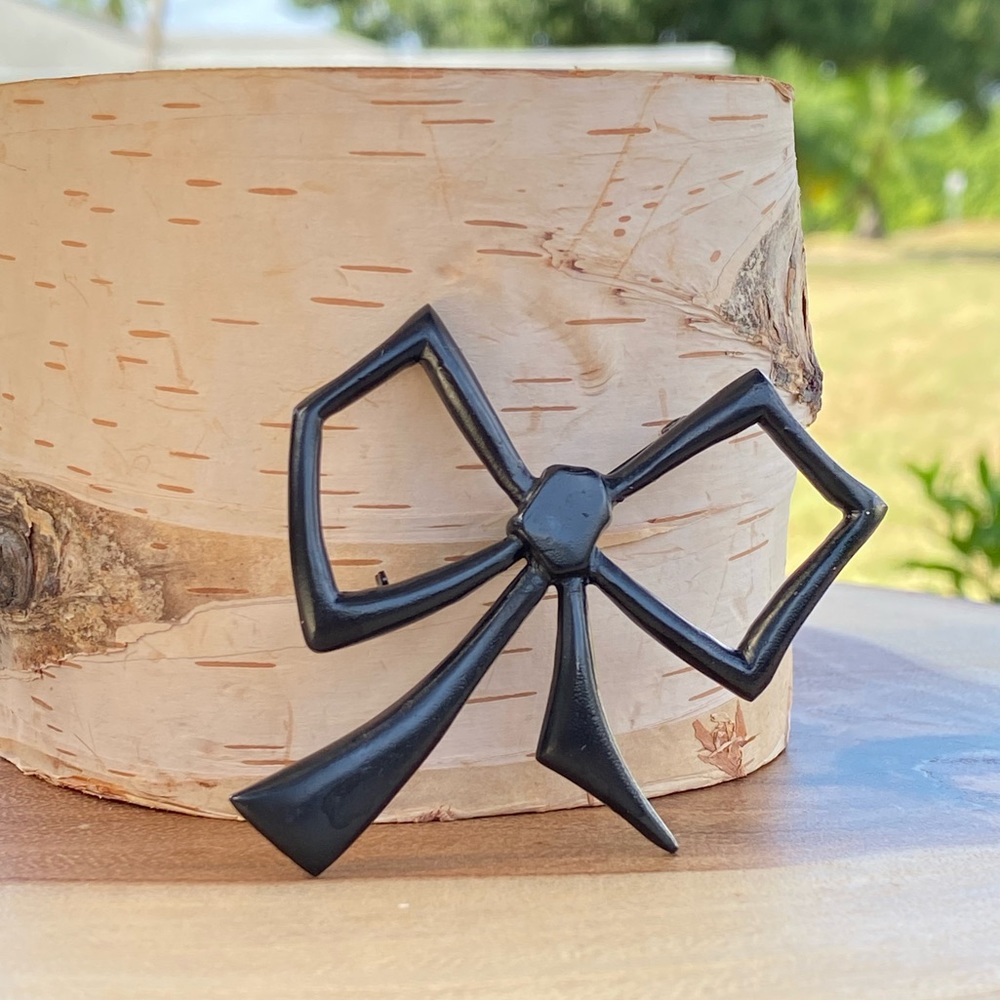 Dominique Cohen - black bow brooch